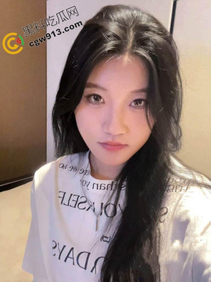 成都高颜值拜金婊陈昕怡的荒淫生活曝光:诱惑金主反遭报复,淫荡画面引爆网络-1