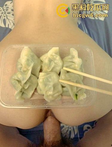 武汉『李雪 』被料友约炮开房,一边被日一边给爸打电话,大哥怒开暴力打桩模式,奶子晃得连她爸都听见了!-3