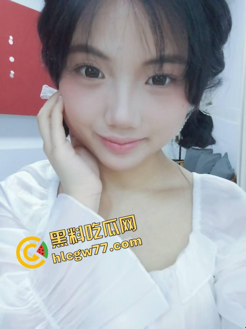 爆艹JK制服骚精【宁璃】被爆干到翻白眼求内射,白丝裹腿浪到整间屋子都是逼味儿!-4