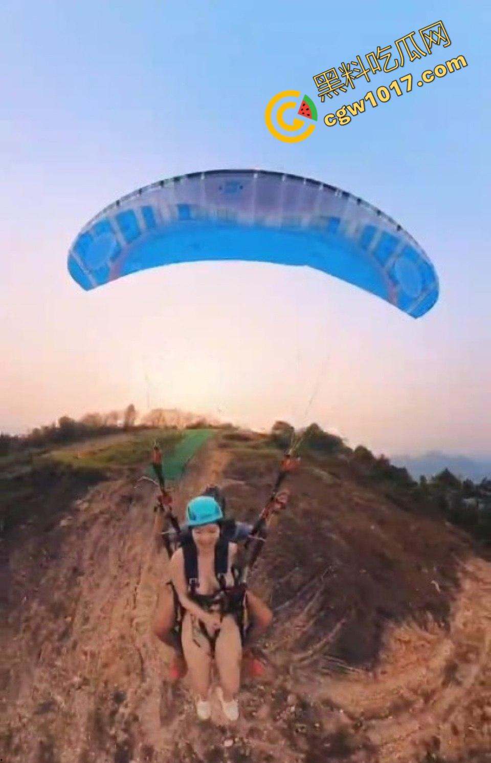 越南岘港上海白领女孩全裸起飞,翘臀隔空振动,惊呼回荡,私处暴露云端,体验高空全裸的双重刺激-7