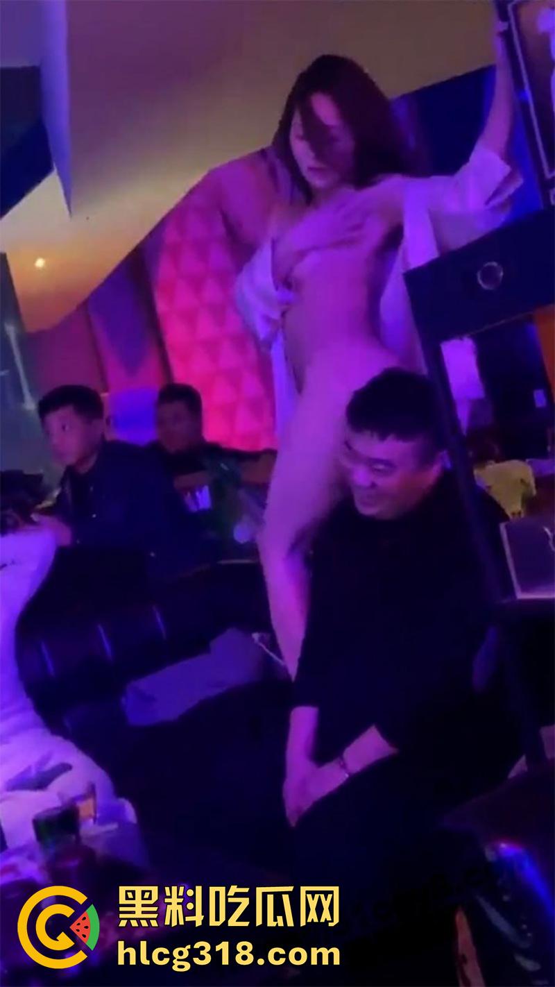 酒吧ktv裸台夜生活,夜色燃爆各式极品美女,长腿大奶小妹排队献身金主,场面堪比顶级AV现场!-5