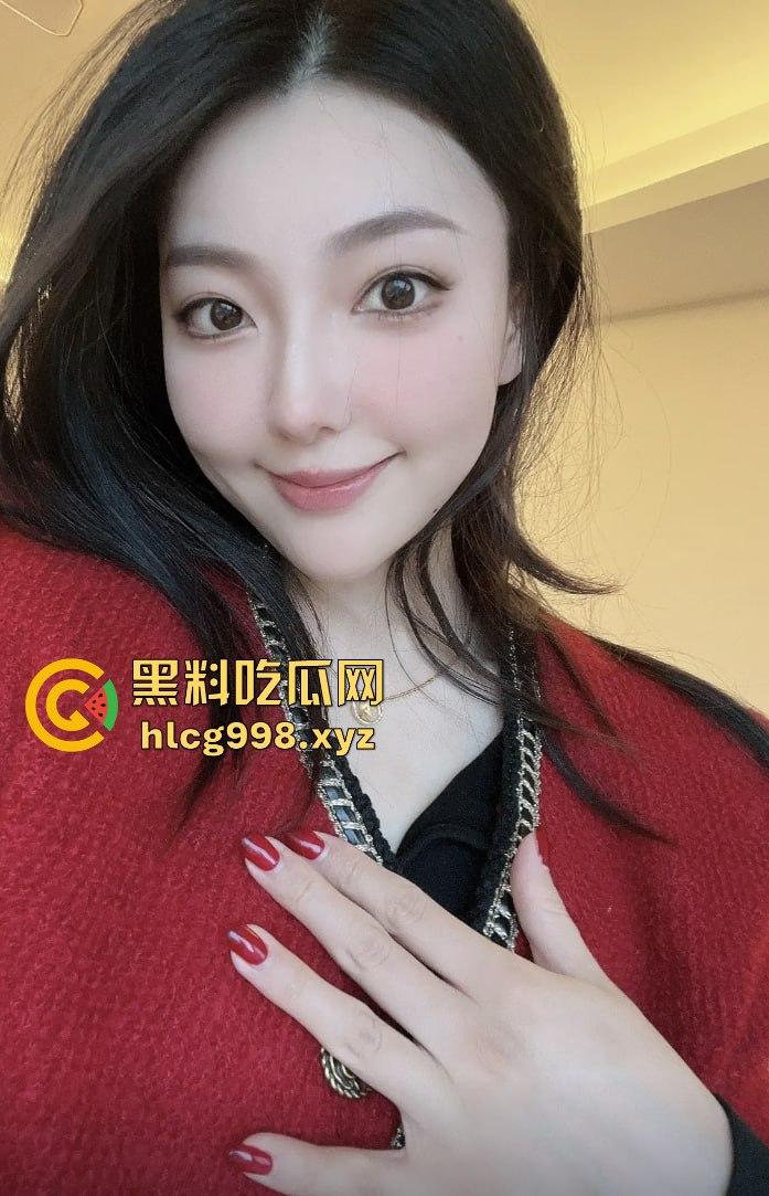 抖音1万粉丝小网红【偷走一头猪猪】！清秀女神转型黄播，啤酒瓶激情自慰，长腿裸舞跳得你直上头！-8