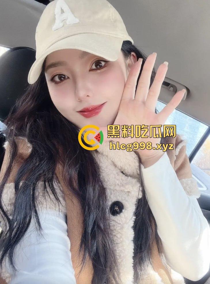 抖音1万粉丝小网红【偷走一头猪猪】！清秀女神转型黄播，啤酒瓶激情自慰，长腿裸舞跳得你直上头！-10