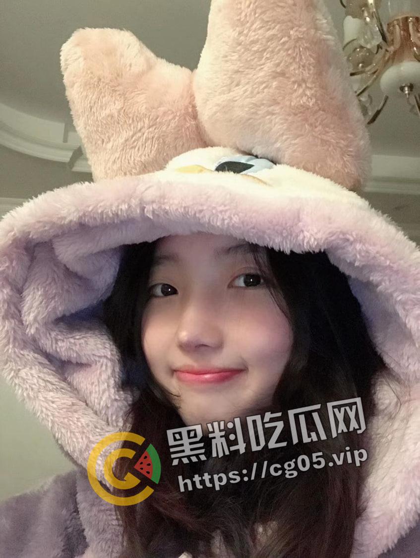 瓜友投稿！自己女神被猪拱了 因爱生恨将其视频流出  甜美妹子被肥猪暴击 惨叫连连-1