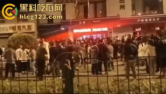 山西阳曲校园霸凌四五人围殴一女生，还威胁下跪？简直无法无天！-9