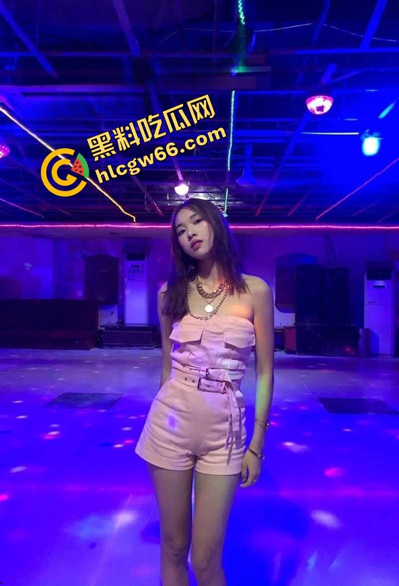 十块钱能干嘛？能买两根雪糕，也能直接揉奶抠逼！莎莎舞厅现场曝光骚货排队等你摸！-7