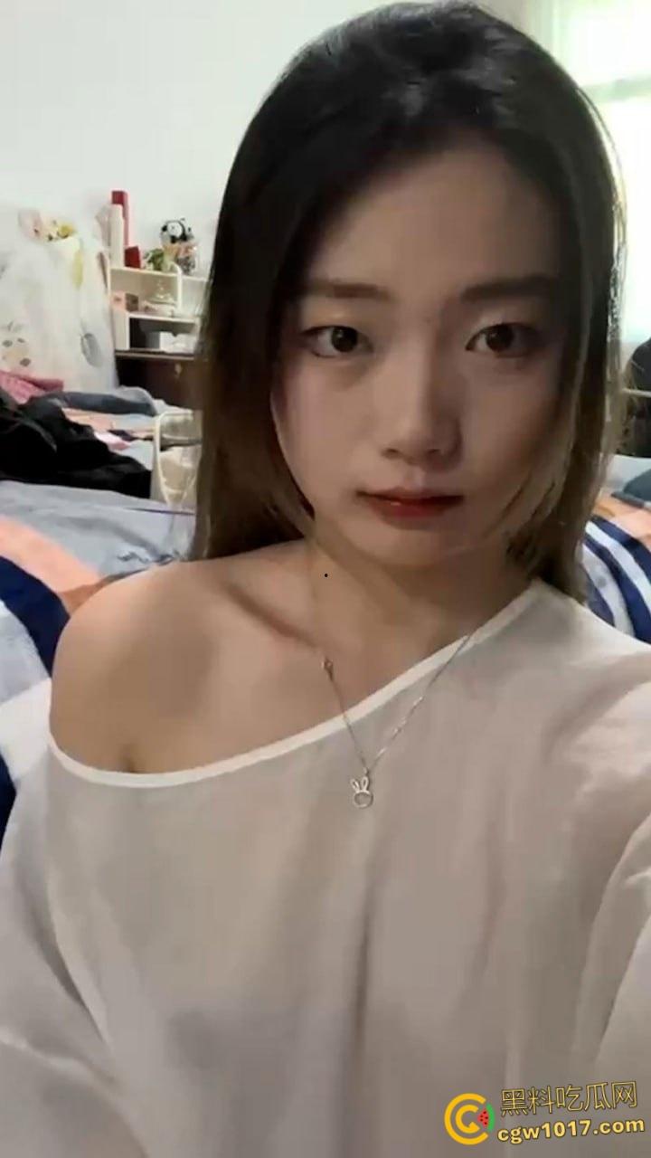 吉林大学清纯学妹【宫丽】，被男友调教沦为母狗，家中抠穴视频自慰 ，酒店多姿势做爱，淫声浪叫充满房间！-4