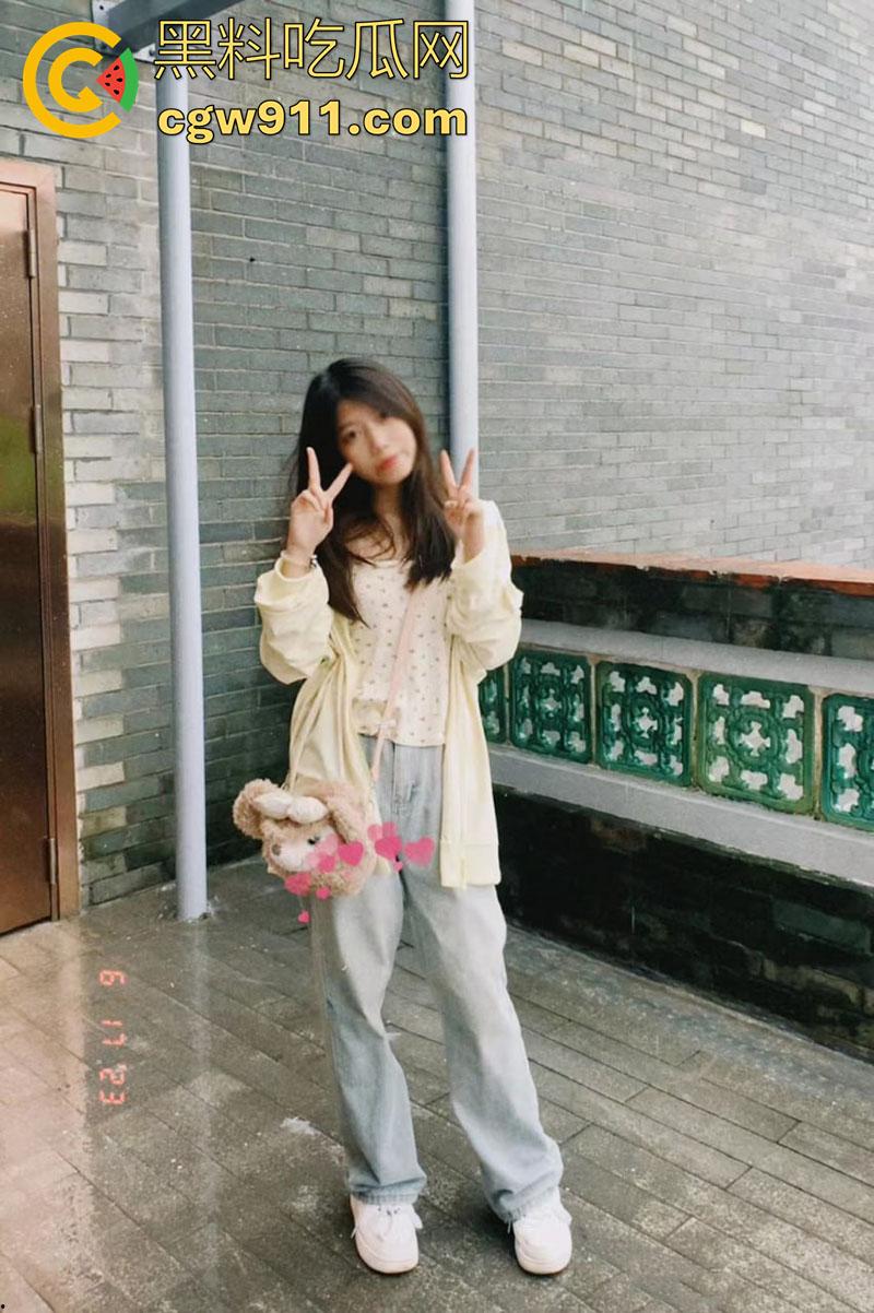 广西柳州极品嫩妹【欢欢】，高颜值美腿尤物，细腰翘臀美乳诱人，居家全裸勾引渴望被包养！-5