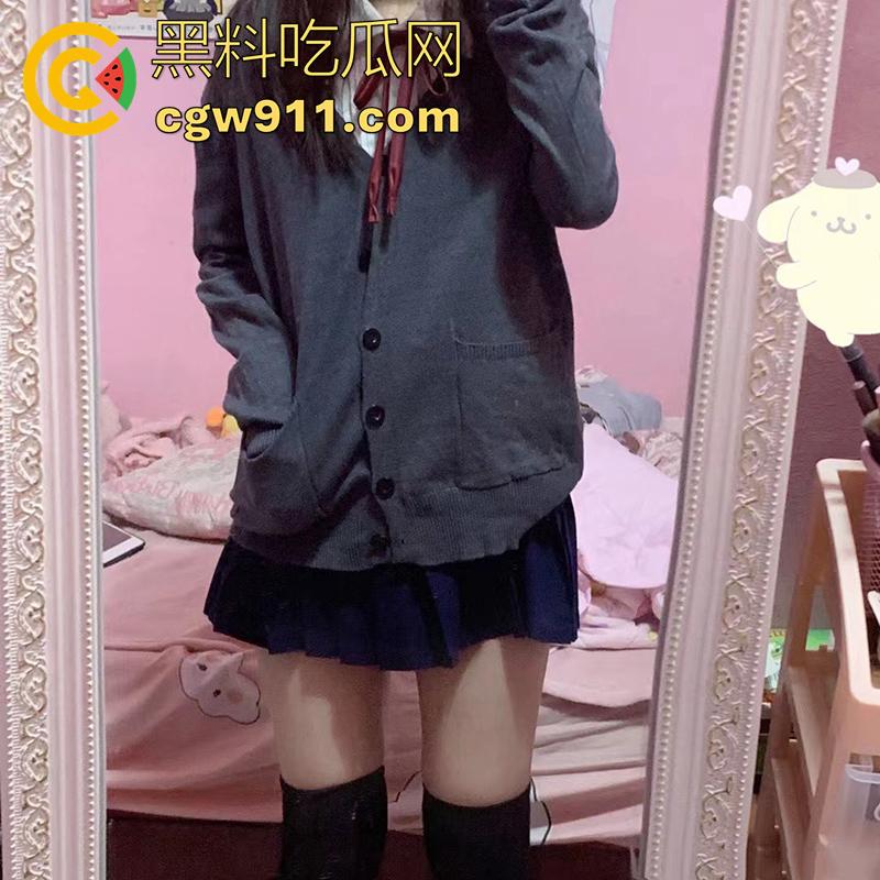 广西柳州极品嫩妹【欢欢】，高颜值美腿尤物，细腰翘臀美乳诱人，居家全裸勾引渴望被包养！-7