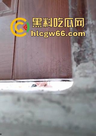 广东遂溪县高中艺术楼惊现女声淫叫 门下偷拍高三情侣光腚野战 视频流出引爆校园！-9