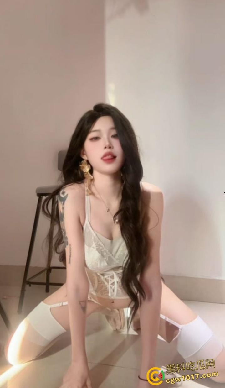 抖音167万粉丝网红【小哭包不哭】重金门槛擦边福利，情趣蕾丝火辣热舞，大胆展示性感身材！-5