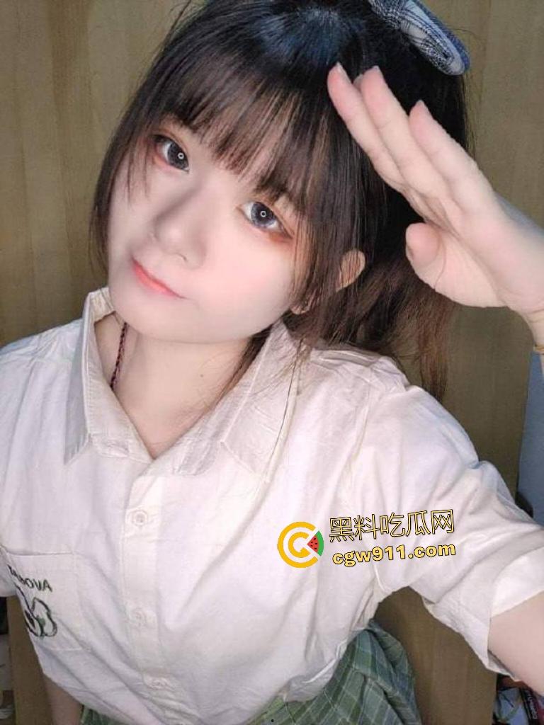 高颜值萝莉学生【黎诗宁】,把鸡巴含嘴狂转舔如冰棒,深喉吞精,骚嘴天赋这么会舔是天赋吧?-1