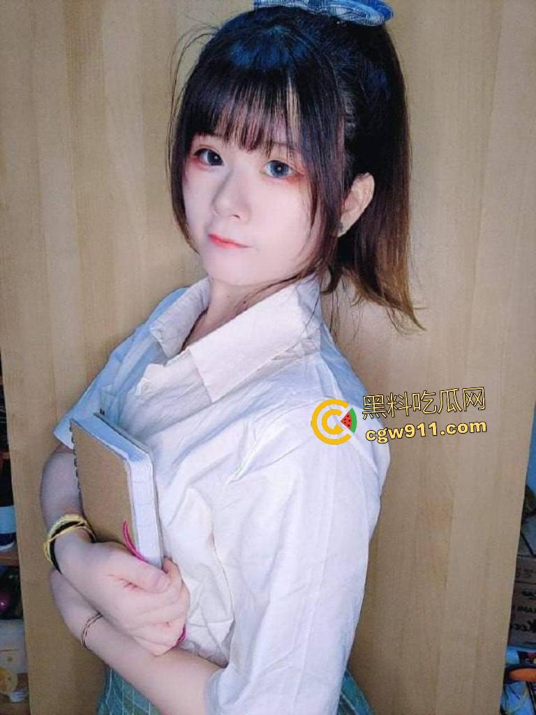 高颜值萝莉学生【黎诗宁】,把鸡巴含嘴狂转舔如冰棒,深喉吞精,骚嘴天赋这么会舔是天赋吧?-2