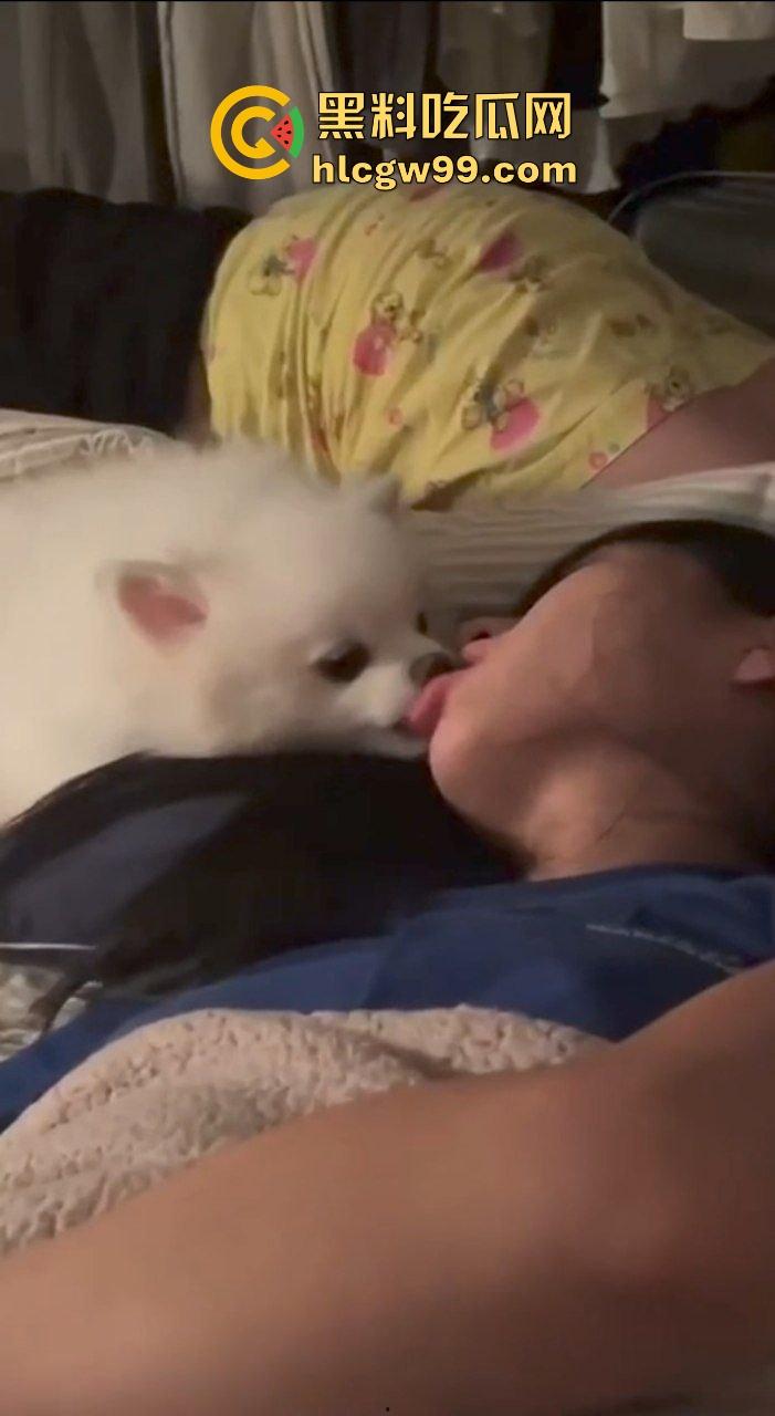 逆天炸裂反差母狗人兽交配!御姐骚鸡与自己宠物狗舌吻互舔亲嘴接吻,这是哪位兄弟转世成功了?-7