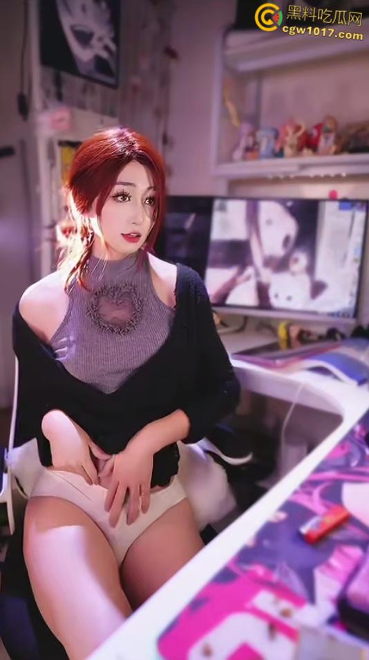 推特TS博主【辣辣姜不辣】，直播打飞机发簪插尿道自慰， 猛操高颜值娇小女友，女相男身男女通吃！-1