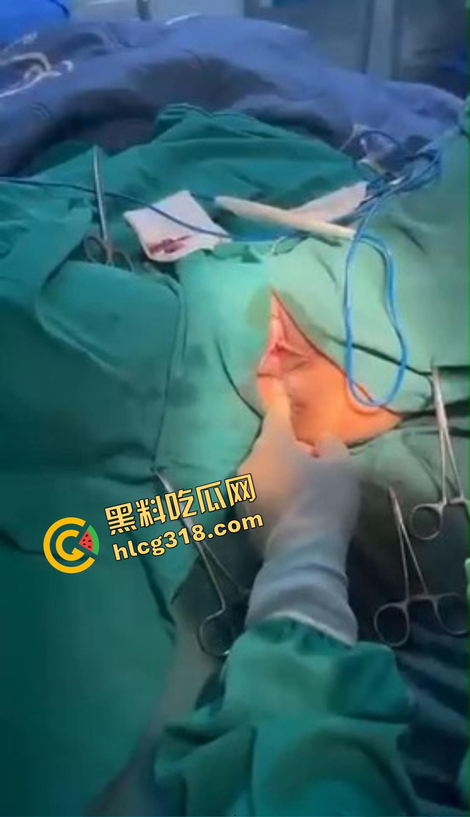 你还以为高端外围豪车天生紧？全靠阴道收缩术收成死夹货，富哥上手就说一根手指进去都得抹油！-6