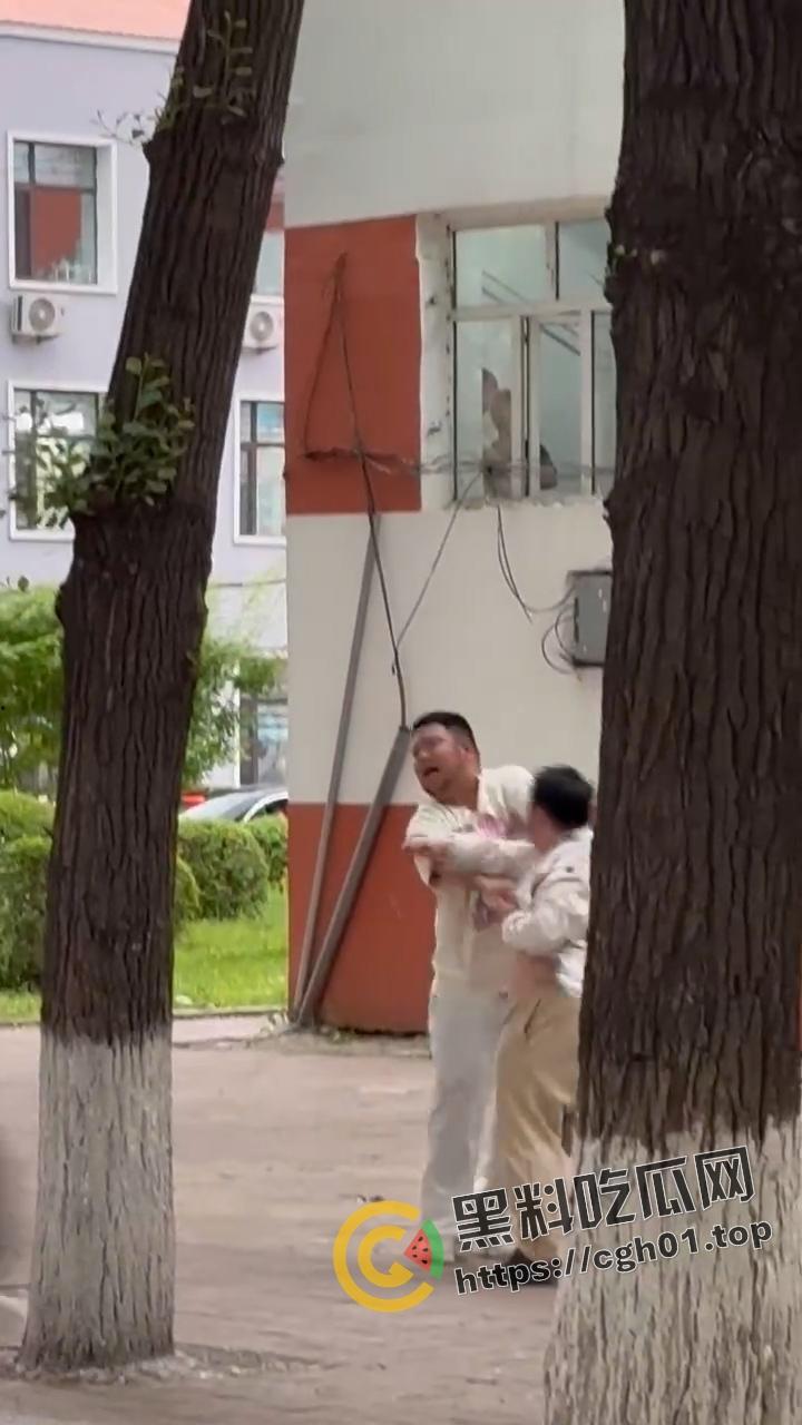 胖熊男孩捉奸现场！母熊胖0发泼打滚要出轨男友给说法  屁眼怪都这么搞笑吗-4