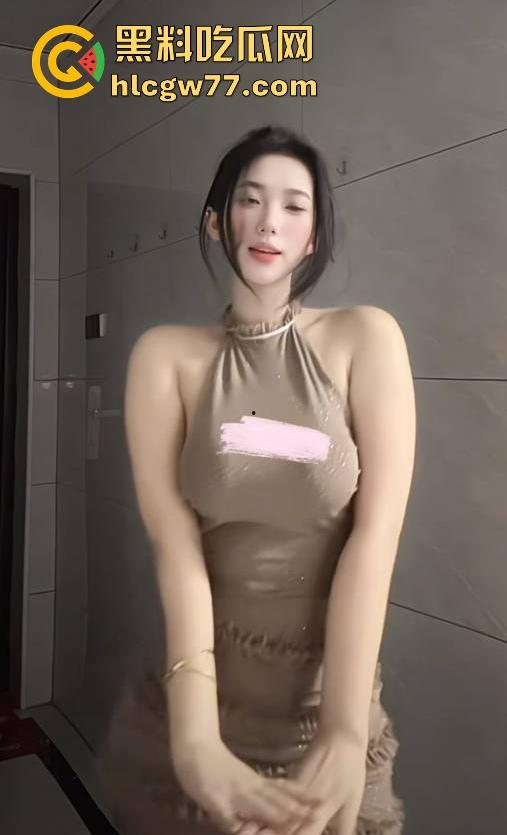 抖音擦边网红【小也很辣】与金主啪啪调教视频最新流出，顶级巨乳大战金主巨屌 身材没得说直呼受不了！-3