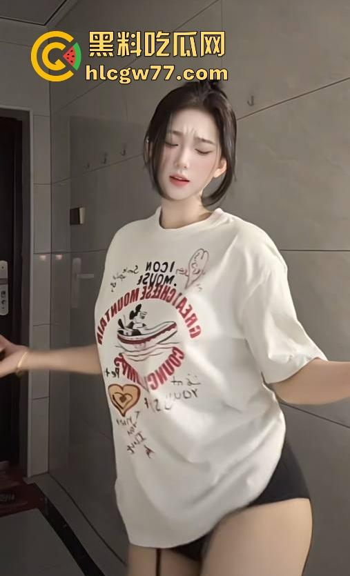 抖音擦边网红【小也很辣】与金主啪啪调教视频最新流出，顶级巨乳大战金主巨屌 身材没得说直呼受不了！-6