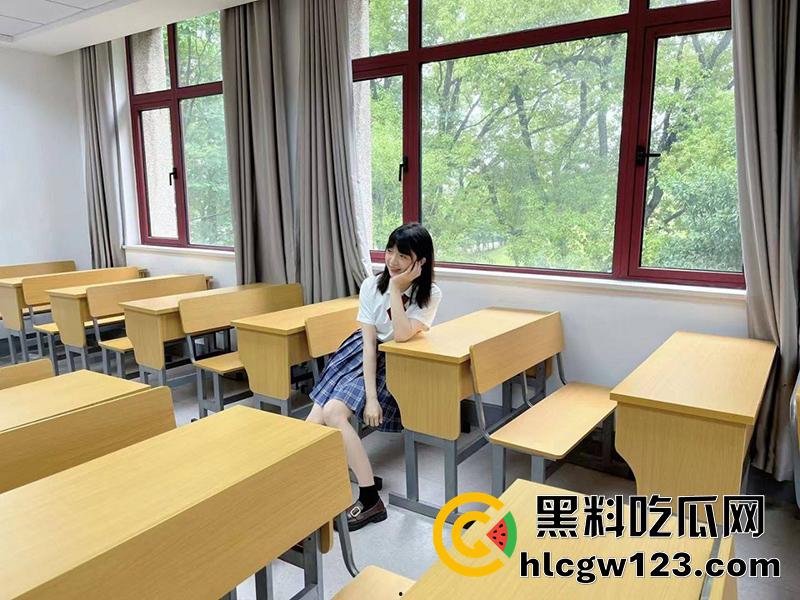 河南清纯嫩妹【陈欣彤】,贫乳反差JK学生妹,肌肤白嫩口活一流,和大叔酒店约炮视频流出!-2