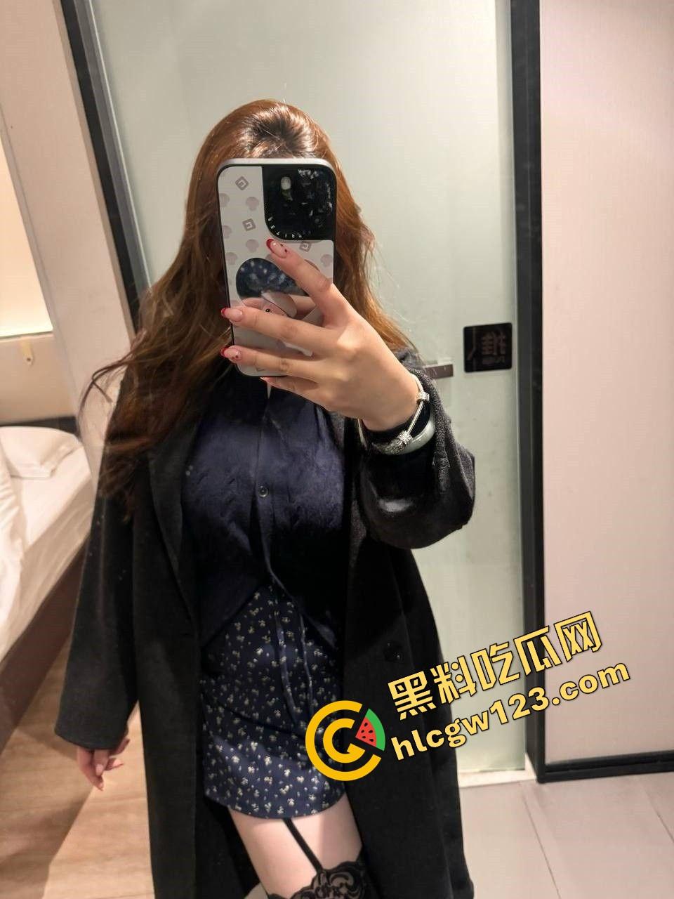 南宁财大【李婉】初恋脸装天使，床上脱衣比蟒蛇，奶像山臀像桶，又白又嫩又会叫的爆奶肥臀！-1