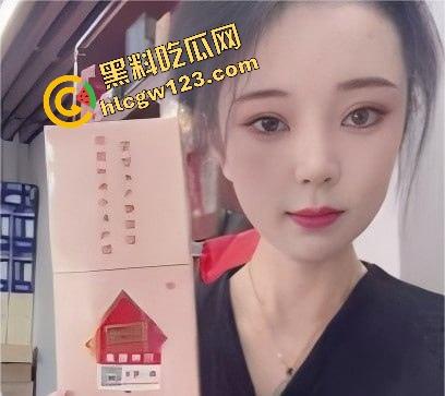 这就是凌晨的抖音？『Alina』在线开撩，透视情趣装肉丝大长腿，骚得像是在直播掏魂！-4