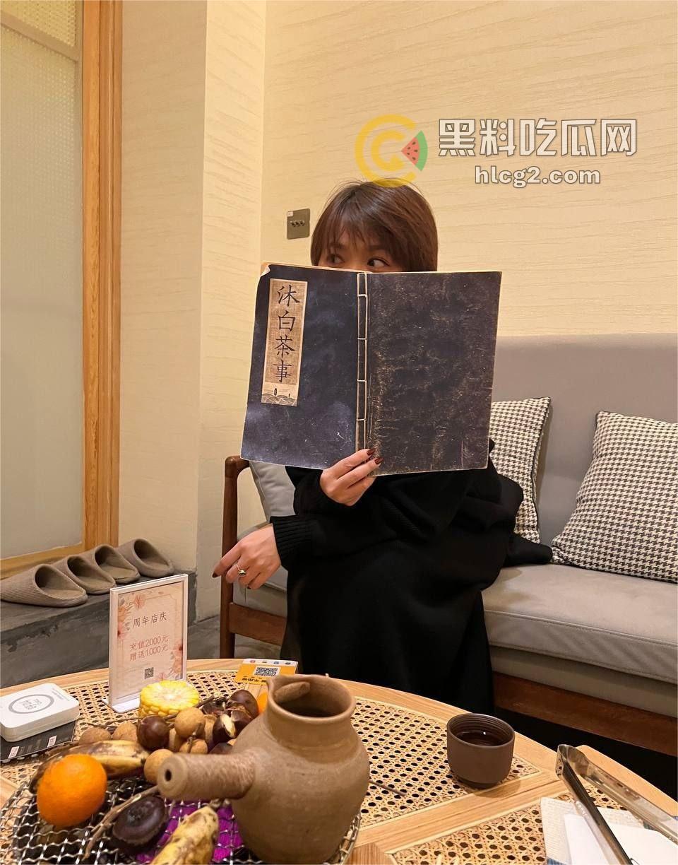 上海短发气质美女“百合”露出引爆热议，各种场合放骚道具喷水！-5