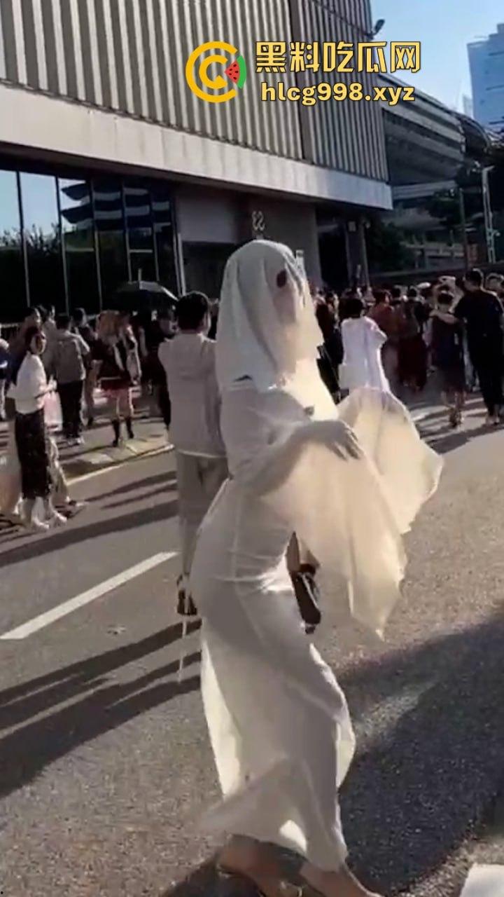 情趣内衣网红【杏子夫人】漫展大秀S型身材  被扒出高级鸡身份？-4