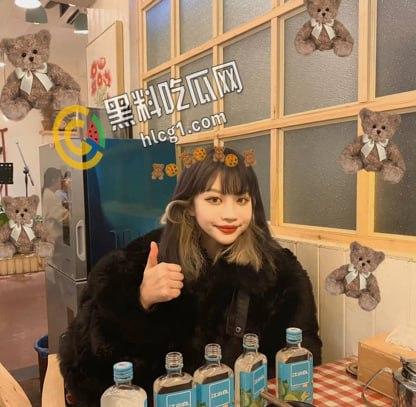 成都大学 高颜值极品学生张琪 被金主包养口爆 化身吞精小母狗 听这口水声真是刺激！-4