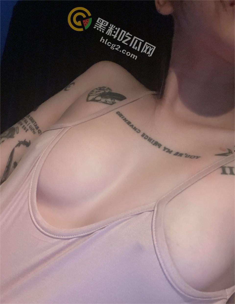 顶级纹身美女OnlyFans（xgina）性感蜜桃胸曝光：私密视频震撼网络-10