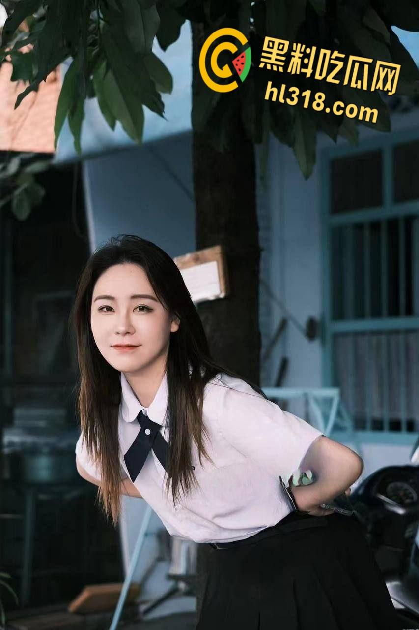 浙江苍南音乐老师【洪冬暖】，出轨肌肉猛男被抓，原配带队酒店掀翻床戏，对白暴揍场面超燃！-5