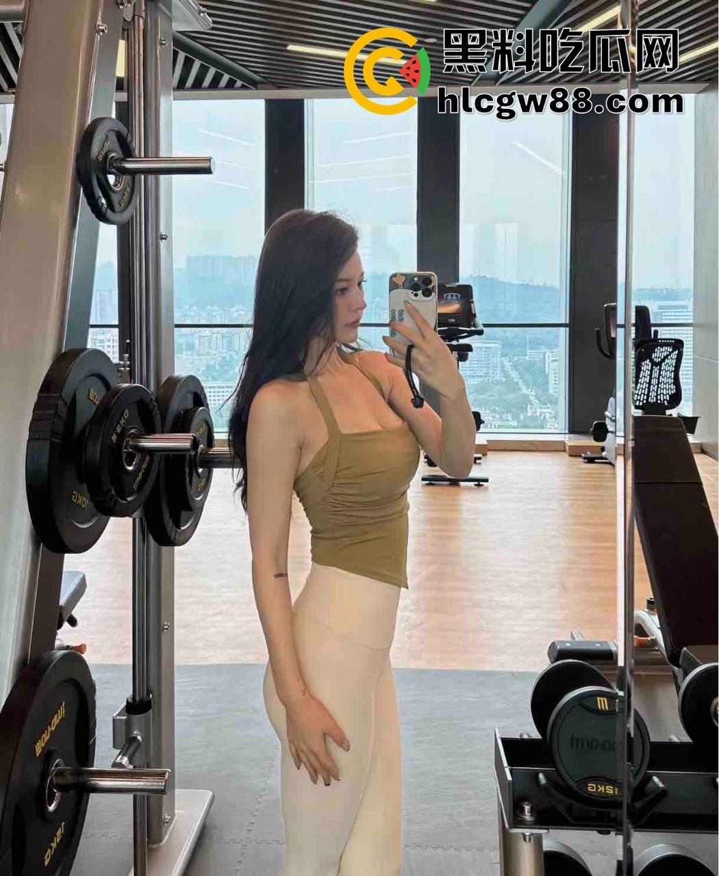 南方小土豆【乔思源】清纯可爱露小馒头,小背心撩拨自慰,逼毛稀长揉阴蒂插粉穴,淫水直流!-2