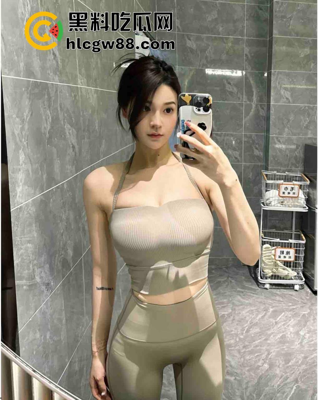 南方小土豆【乔思源】清纯可爱露小馒头,小背心撩拨自慰,逼毛稀长揉阴蒂插粉穴,淫水直流!-5