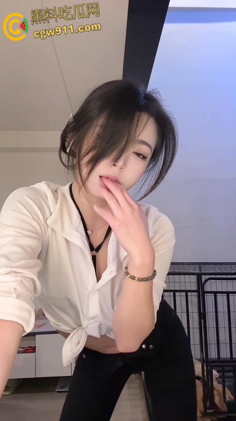 快手绝色网红【瑜婉】,付费擦边福利流出!顶级颜值身材诱人,情趣热舞魅惑十足,翘臀美乳让人欲望爆棚!-4