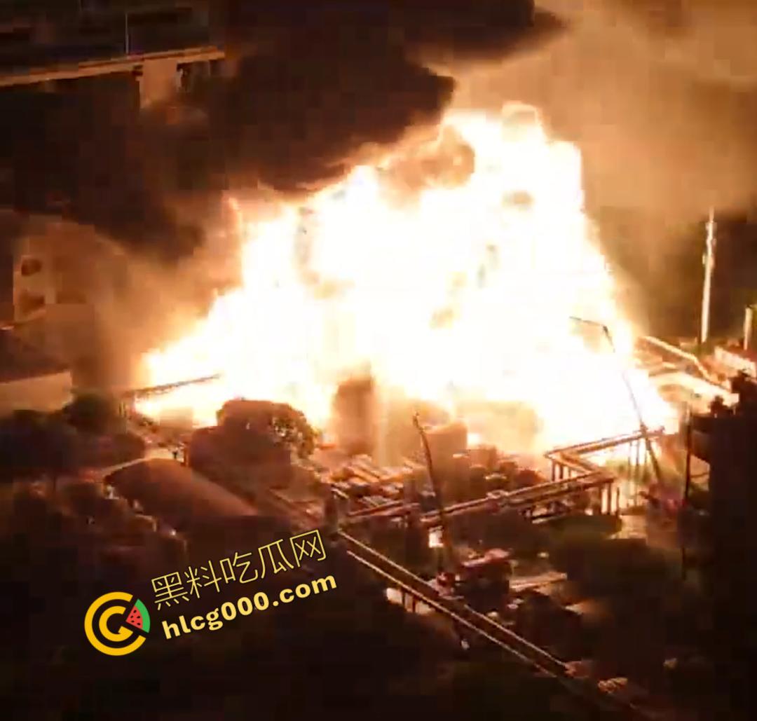 厦门海沧区发生重大火灾!从白天烧到晚上,画面震憾堪比导弹爆炸,蘑菇云不断冒出,惹得人心惶惶-5