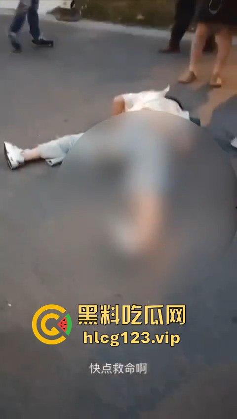 小仙女还敢躺车前?男子一脚油门5000转,送你回天上,这碾压得跟异形一样!-6