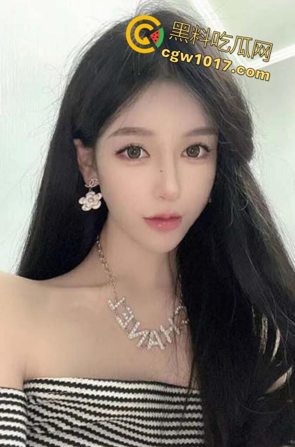 寂寞美女独守空房,早起想要忍不住在被窝里偷偷自摸,不是姐妹直接不看片就来吗?干扣逼啊!-2