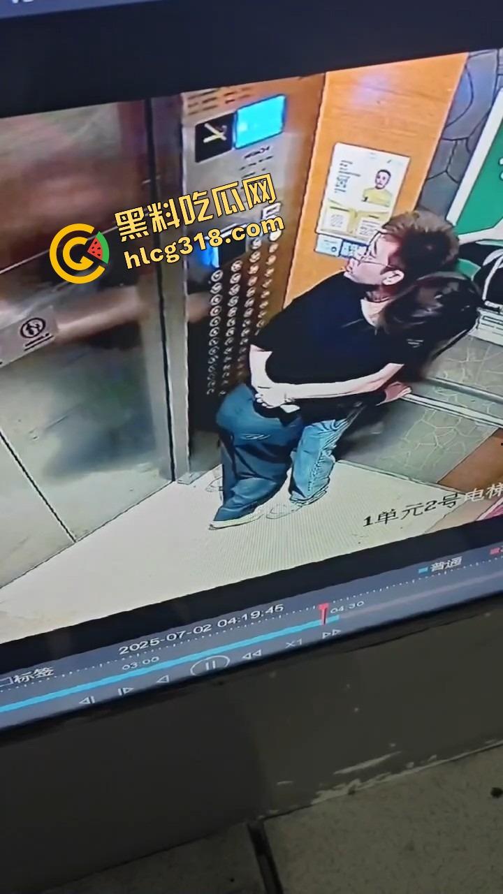 电梯春潮涌动,男女上楼全程互撩,男的手法老道全程开摸,解开发型就是解锁原始本能!-8