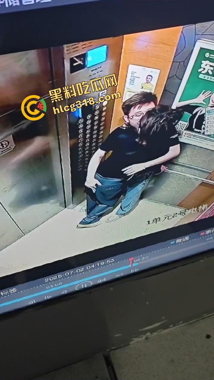 电梯春潮涌动,男女上楼全程互撩,男的手法老道全程开摸,解开发型就是解锁原始本能!-9