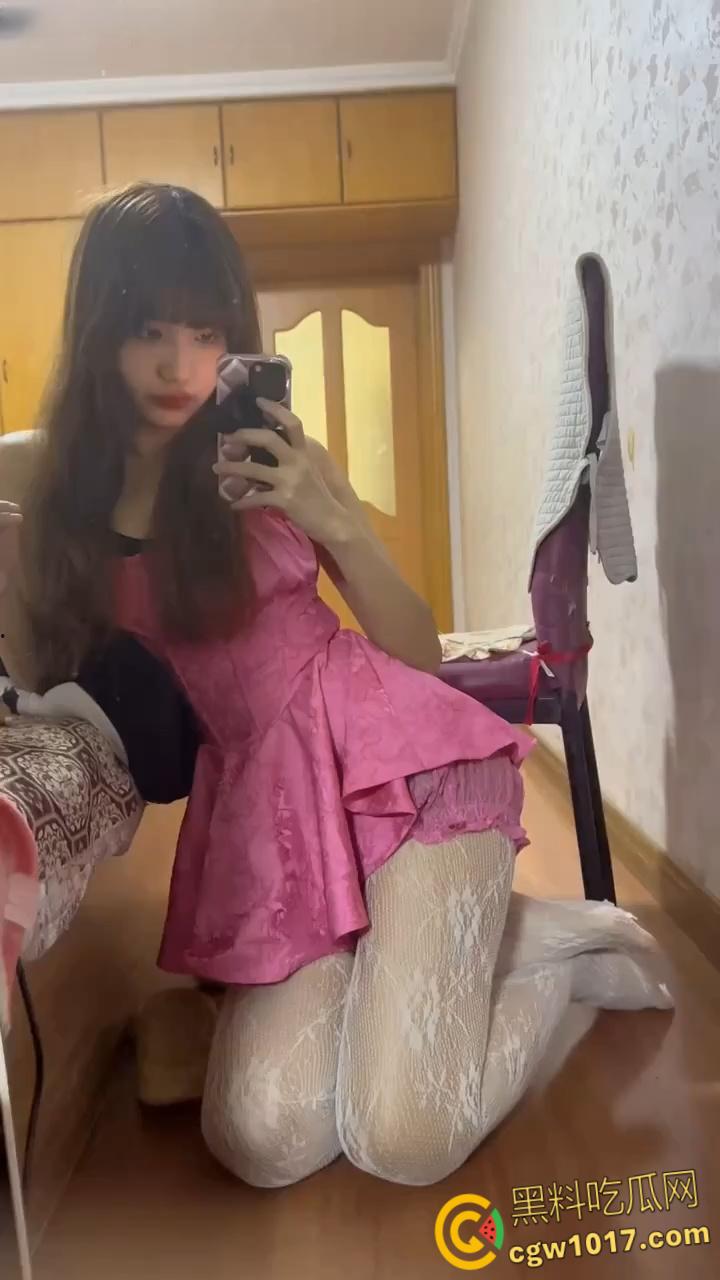 精盆小母狗【麦香鱼】, 榜一大哥定制福利视频,开档黑丝大长腿诱惑,顶跨揉胸大尺度骚舞 ,百变造型骚出天际 !-7