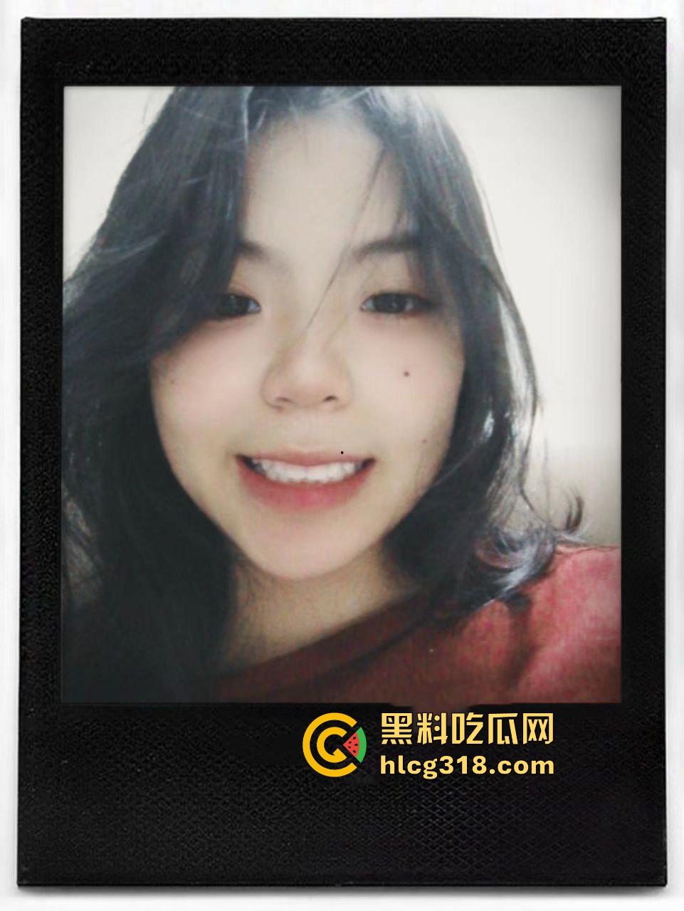 广西职业学院嫩妹【黄语莹】自慰视频曝光!清纯学妹化身欲望女王,手指轻舞抚摸敏感地带,令人欲罢不能!-1