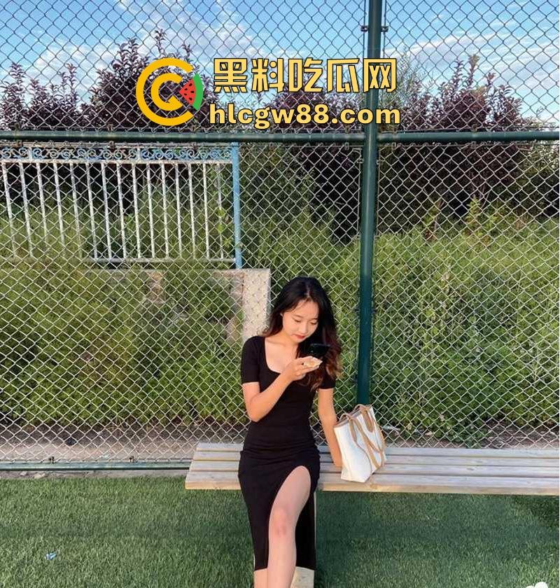 湖南师范大学【王莹】连体网袜自慰勾引学弟 风骚展示性感美乳与浓密黑森林-3