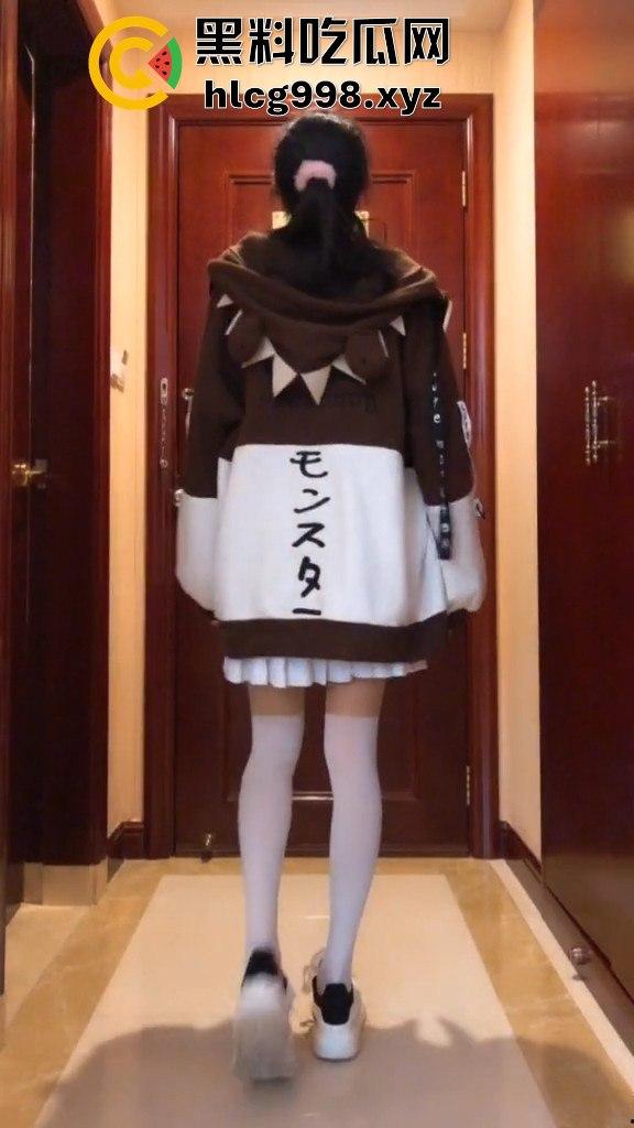 网红『可爱的江好玩』JK小萝莉栽在金主手里!换着丝袜被抠逼爆操,200万粉丝也救不了她的淫荡命运!-5