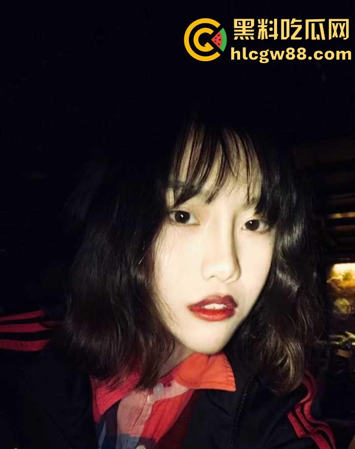 合肥十七中高二嫩妹【鲁艺凡】校外偷腥,穿制服调教跪舔鸡巴,骚洞被无套灌精,黑乳晕还怕怀崽?-3