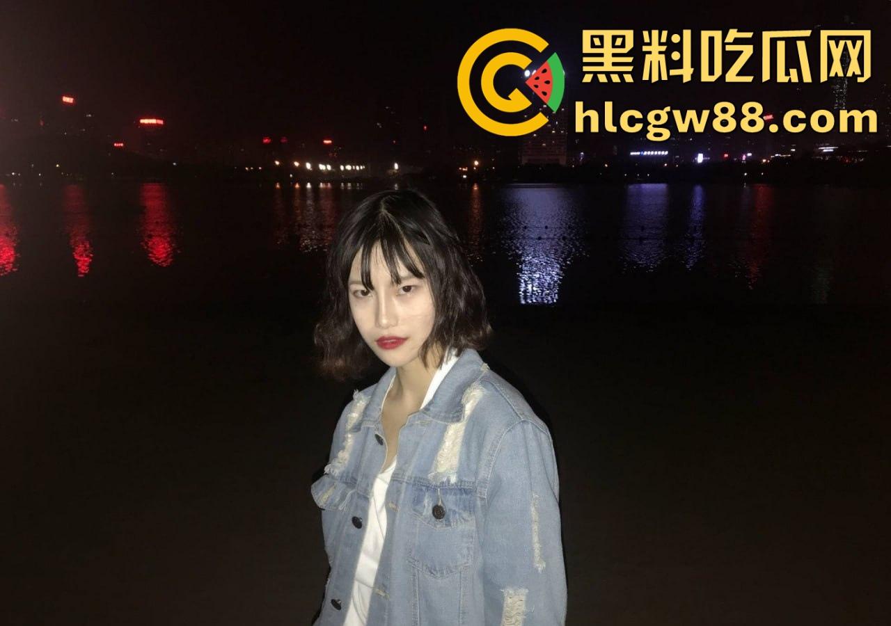 合肥十七中高二嫩妹【鲁艺凡】校外偷腥,穿制服调教跪舔鸡巴,骚洞被无套灌精,黑乳晕还怕怀崽?-4