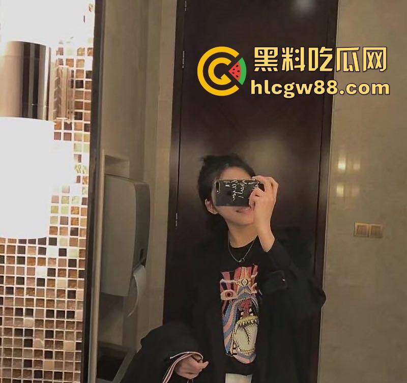 合肥十七中高二嫩妹【鲁艺凡】校外偷腥,穿制服调教跪舔鸡巴,骚洞被无套灌精,黑乳晕还怕怀崽?-7