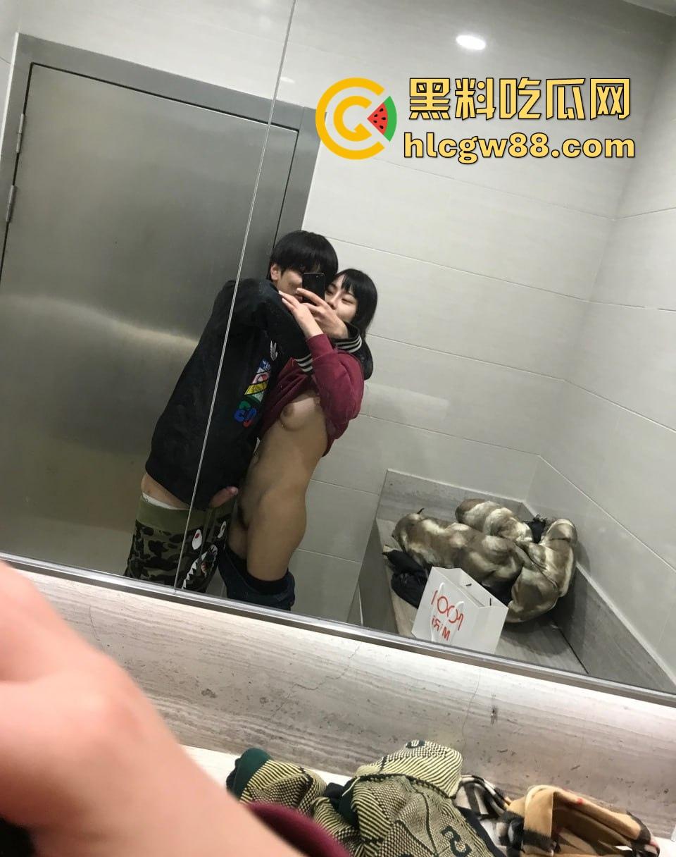 合肥十七中高二嫩妹【鲁艺凡】校外偷腥,穿制服调教跪舔鸡巴,骚洞被无套灌精,黑乳晕还怕怀崽?-19