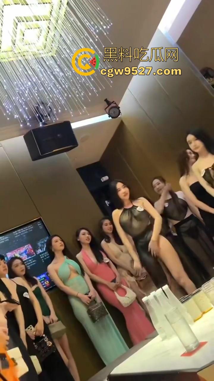 窥探天宫一角!各种极品女神排队等待挑选,巨乳翘臀点燃情欲,无套爆操,淫荡表情娇喘呻吟无比带感!-1