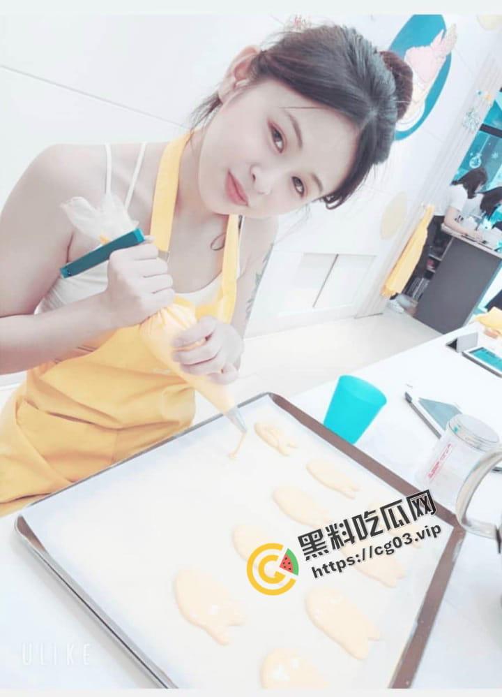 浴血奋战!台湾中山大学 纹身叛逆小妹开房与炮友大玩性爱自拍 年轻人玩的激情 月经期间强闯红灯干-4