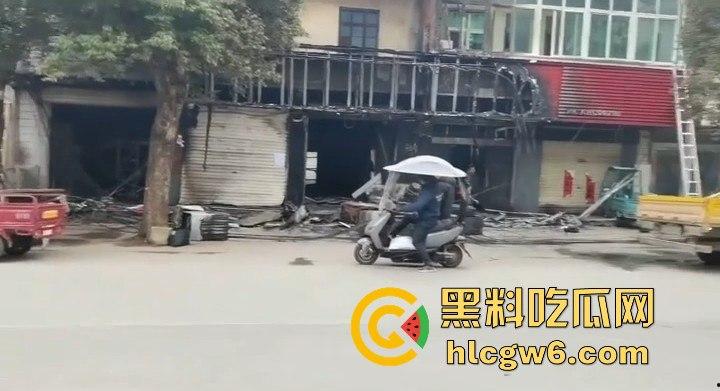 安徽铜陵枞阳横埠快递站突发火灾里面物品全部烧光,老板一夜回到解放前!-10